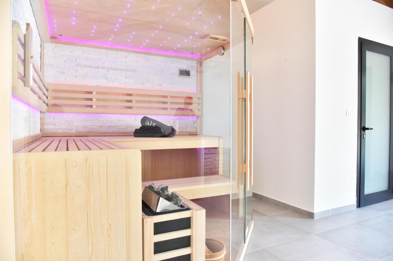 Villa Lux Nina With Six Bedrooms, Private Pool, Sauna Zara Esterno foto
