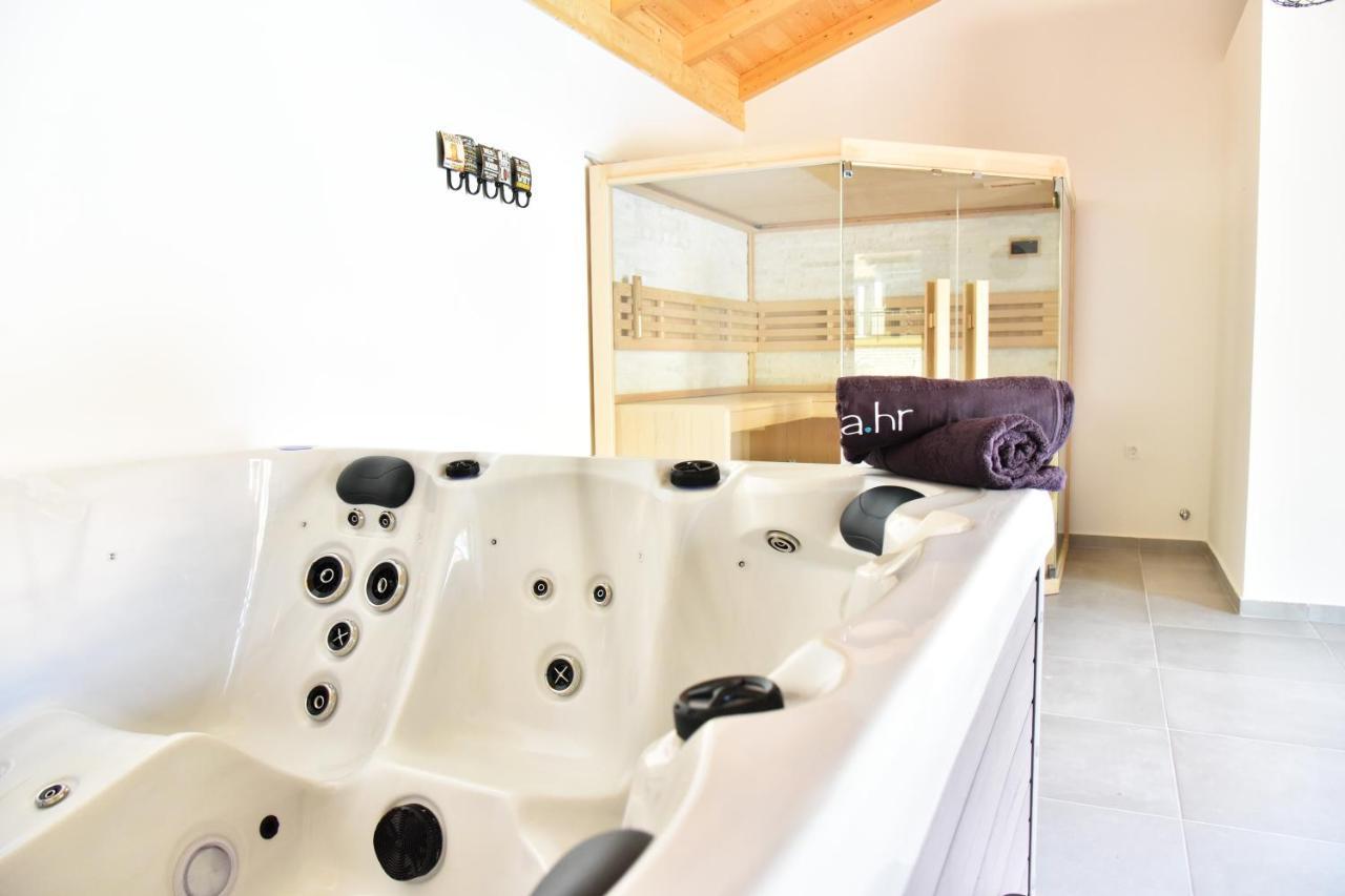 Villa Lux Nina With Six Bedrooms, Private Pool, Sauna Zara Esterno foto