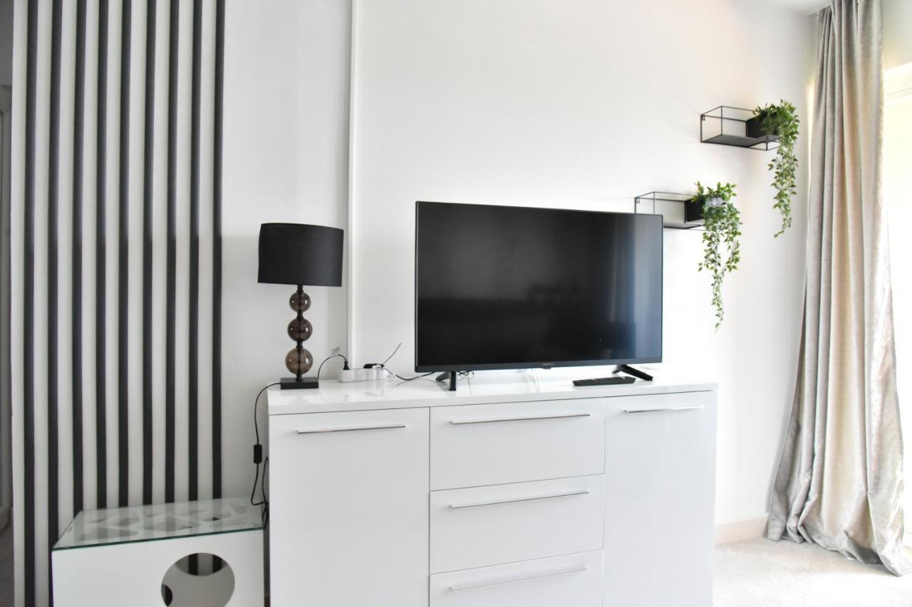 Villa Lux Nina With Six Bedrooms, Private Pool, Sauna Zara Esterno foto