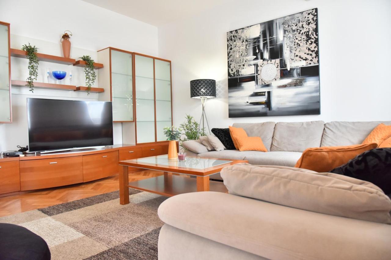 Villa Lux Nina With Six Bedrooms, Private Pool, Sauna Zara Esterno foto